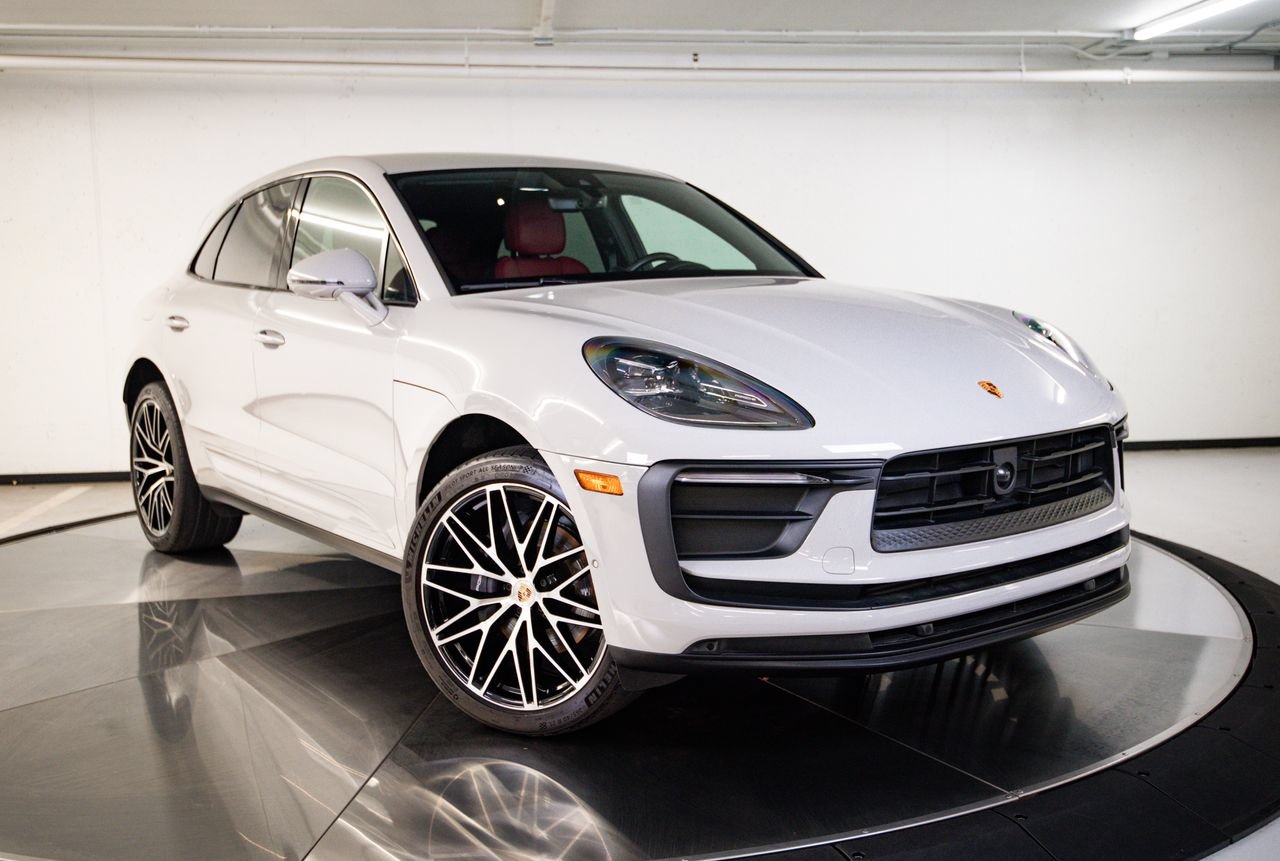 Certified 2023 Porsche Macan AWD/4WD image 9