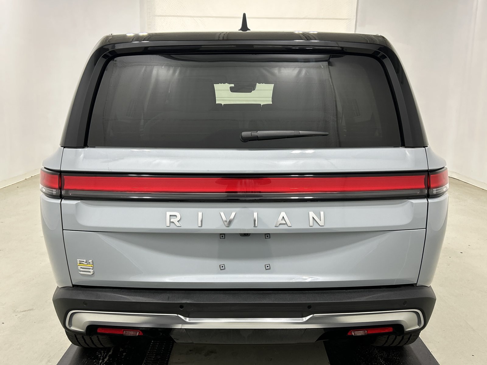 Used 2023 Rivian R1S Launch Edition Quad AWD/4WD image 4