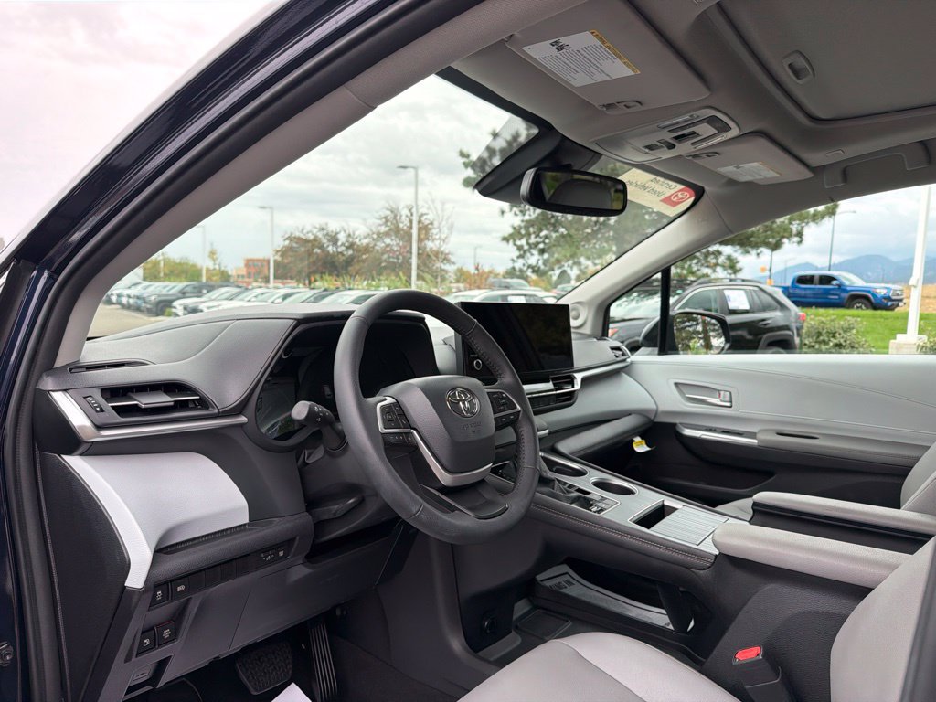 Used 2026 Toyota Sienna XLE AWD/4WD image 25