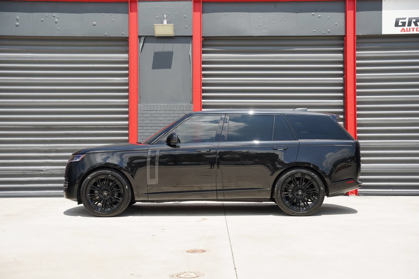 Used 2024 Land Rover Range Rover Long Wheelbase Autobiography AWD/4WD image 10