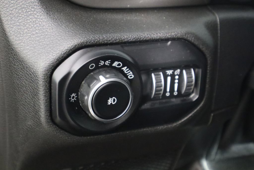 Used 2018 Jeep Wrangler Unlimited Sahara image 22