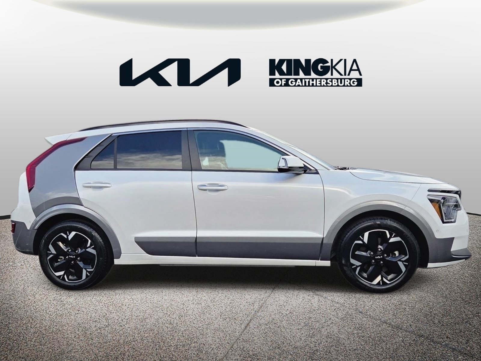 Certified 2023 Kia Niro Wave w/ Wave Preserve Package FWD image 2