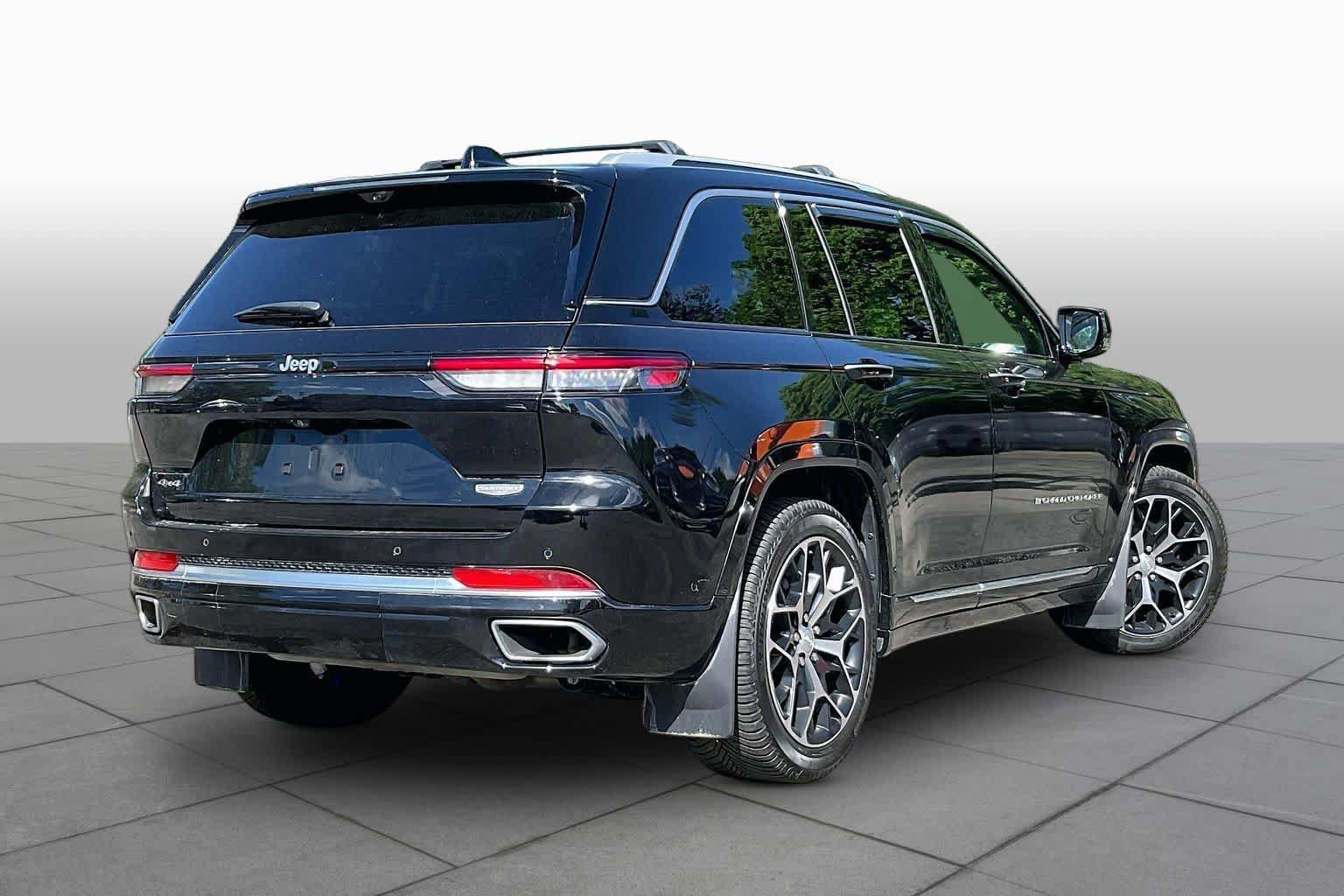 Used 2022 Jeep Grand Cherokee Summit AWD/4WD image 12