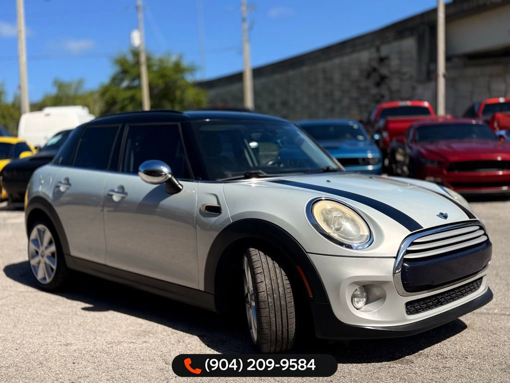 Used 2015 MINI Cooper 4-Door Hardtop image 8