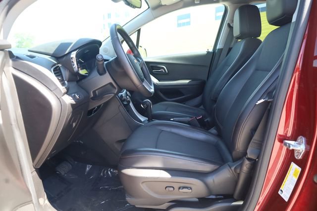 Used 2021 Chevrolet Trax LT w/ LT Convenience Package AWD/4WD image 12