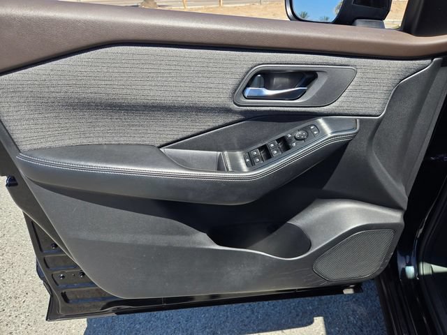 Used 2023 Nissan Rogue SV FWD image 16