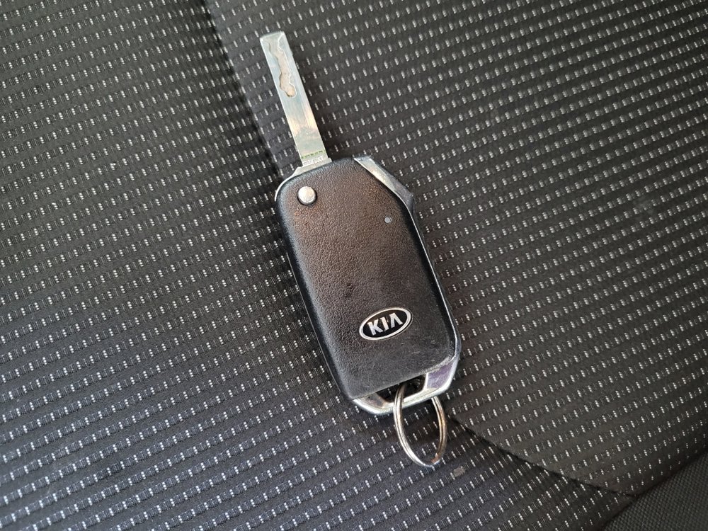 Used 2020 Kia Forte LXS FWD image 32