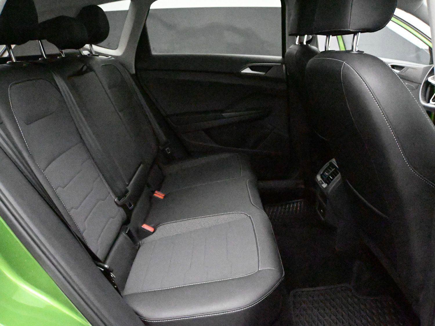 Certified 2025 Volkswagen Taos SE AWD/4WD image 19