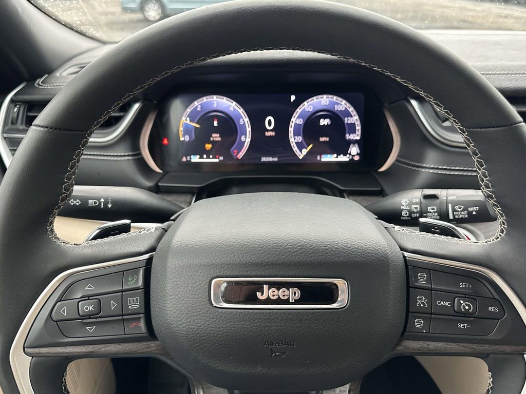 Used 2024 Jeep Grand Cherokee Limited image 20