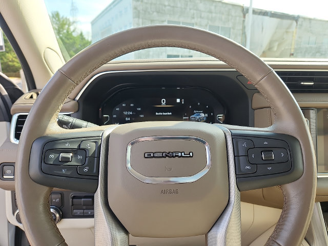 Used 2022 GMC Yukon Denali w/ Denali Premium Package AWD/4WD image 19