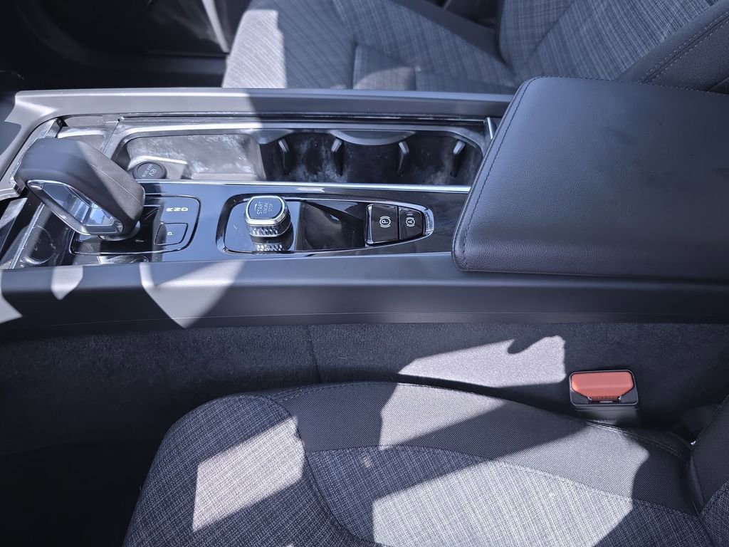 Used 2024 Volvo XC60 B5 Core w/ Protection Package Premier image 28