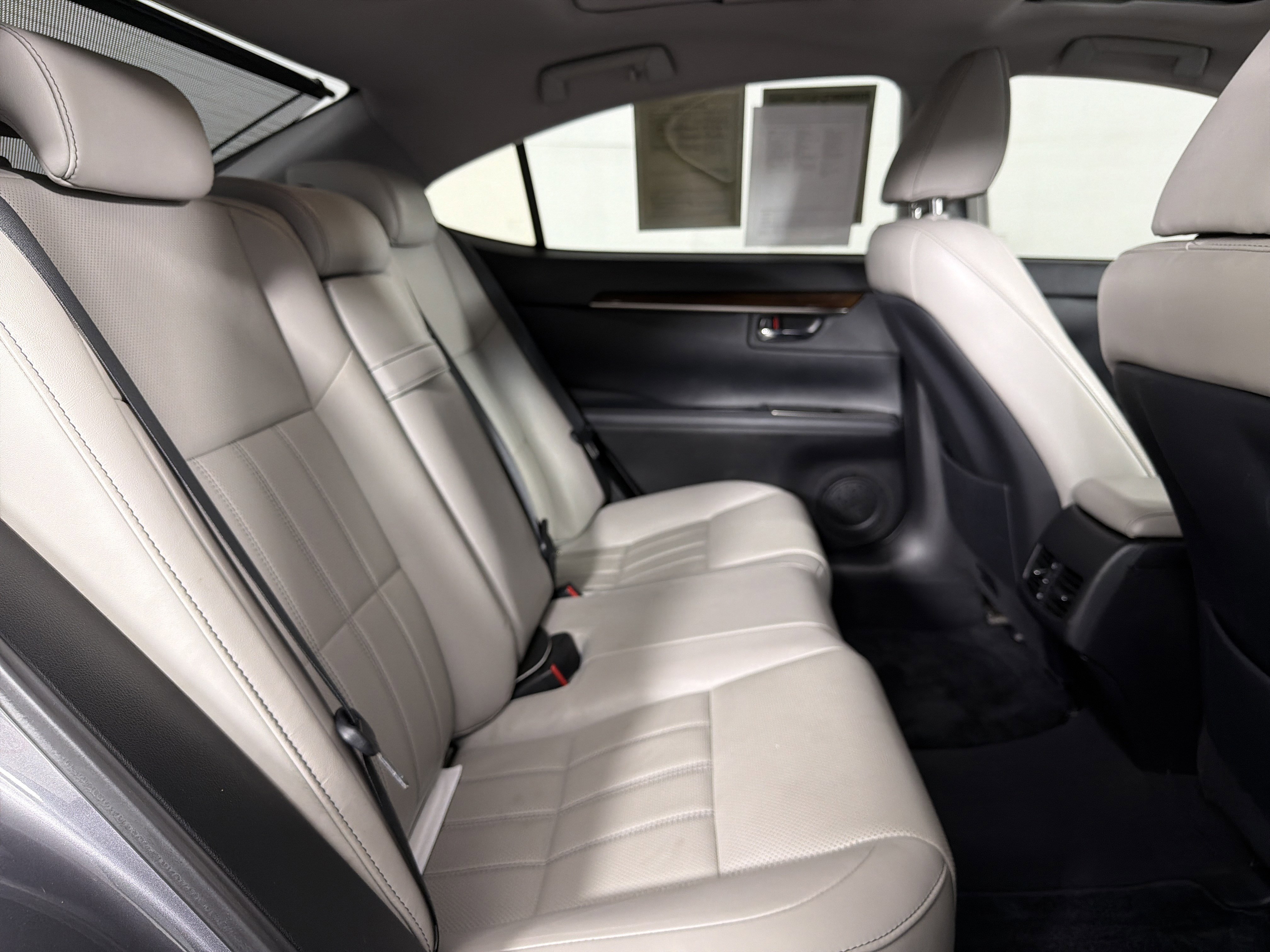 Used 2018 Lexus ES 350 w/ Luxury Package w/Wood Trim image 31