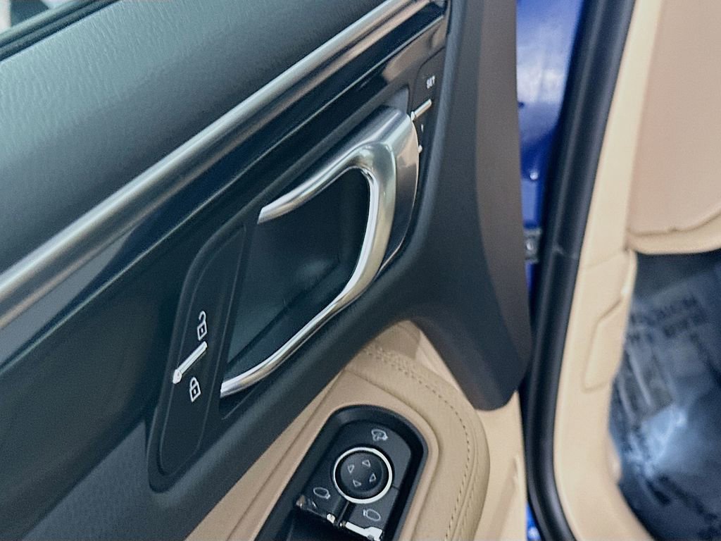 Certified 2023 Porsche Macan image 20