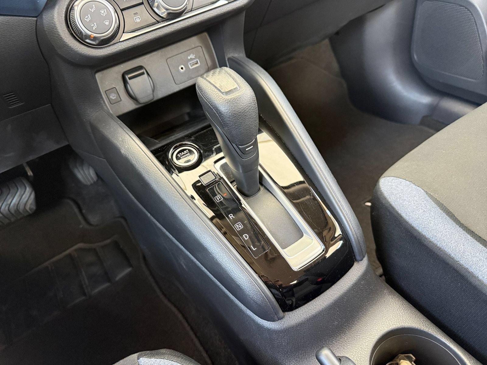 Used 2025 Nissan Versa SV FWD image 36