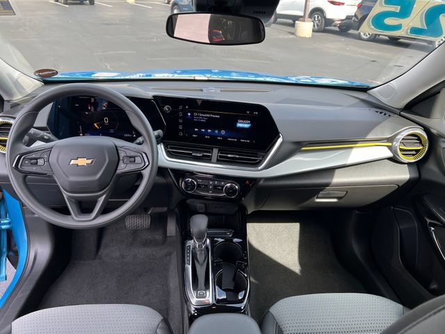 Certified 2025 Chevrolet Trax LT FWD image 12