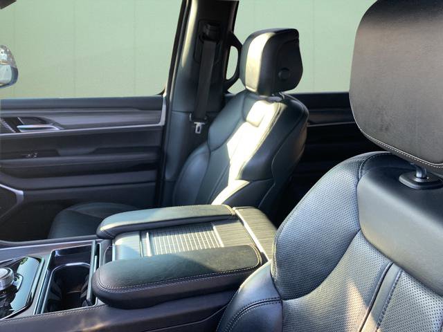 Used 2024 Jeep Wagoneer Series II w/ Flexible Seating Group image 29