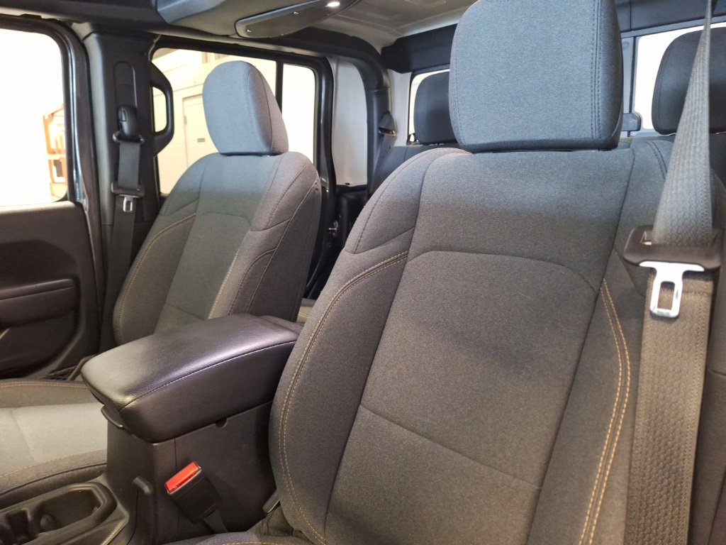 Used 2024 Jeep Gladiator Sport image 10