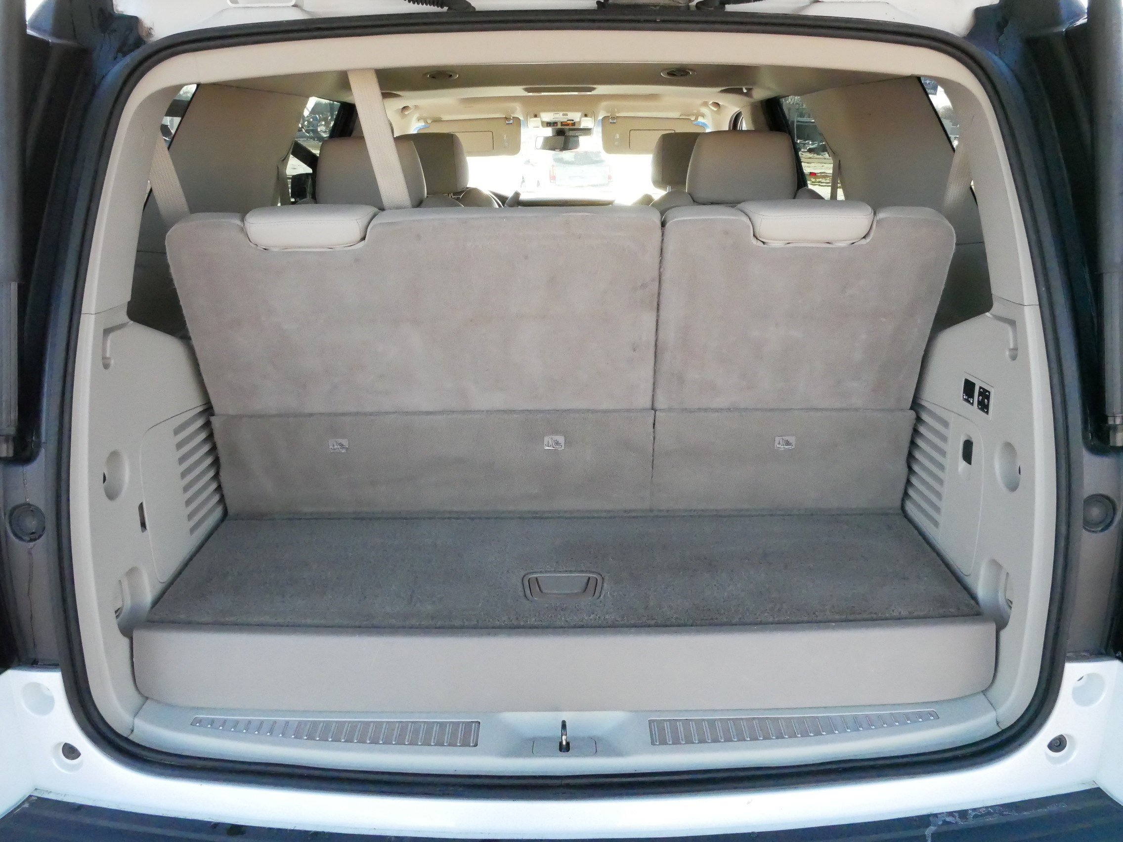 Used 2017 Cadillac Escalade Luxury image 18