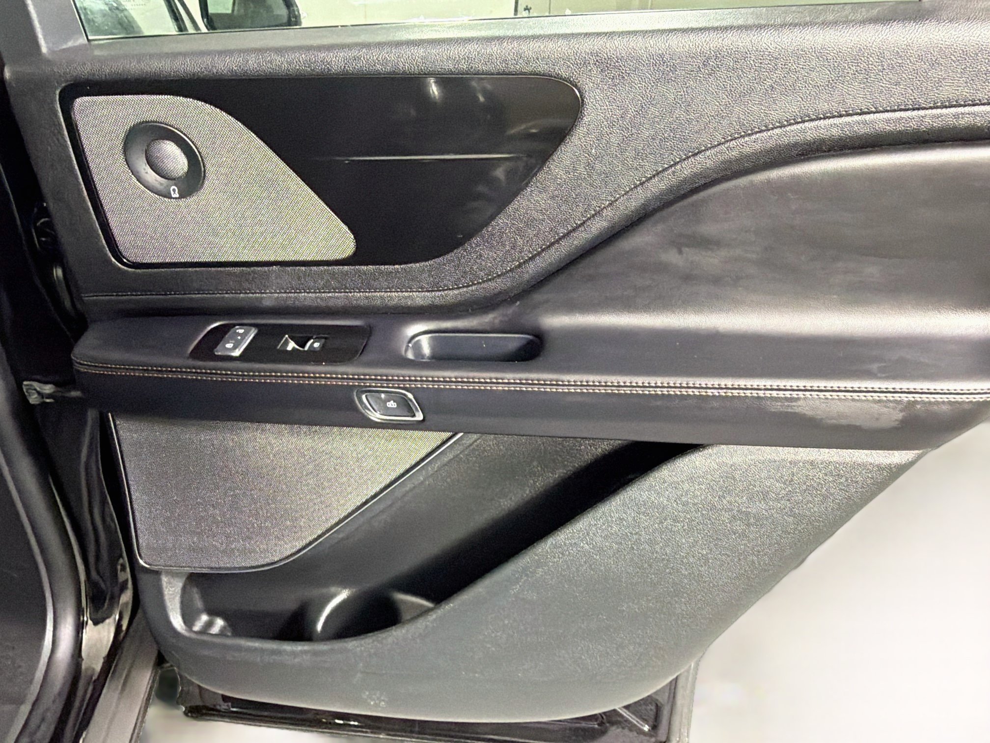 Used 2024 Lincoln Aviator Reserve RWD image 32