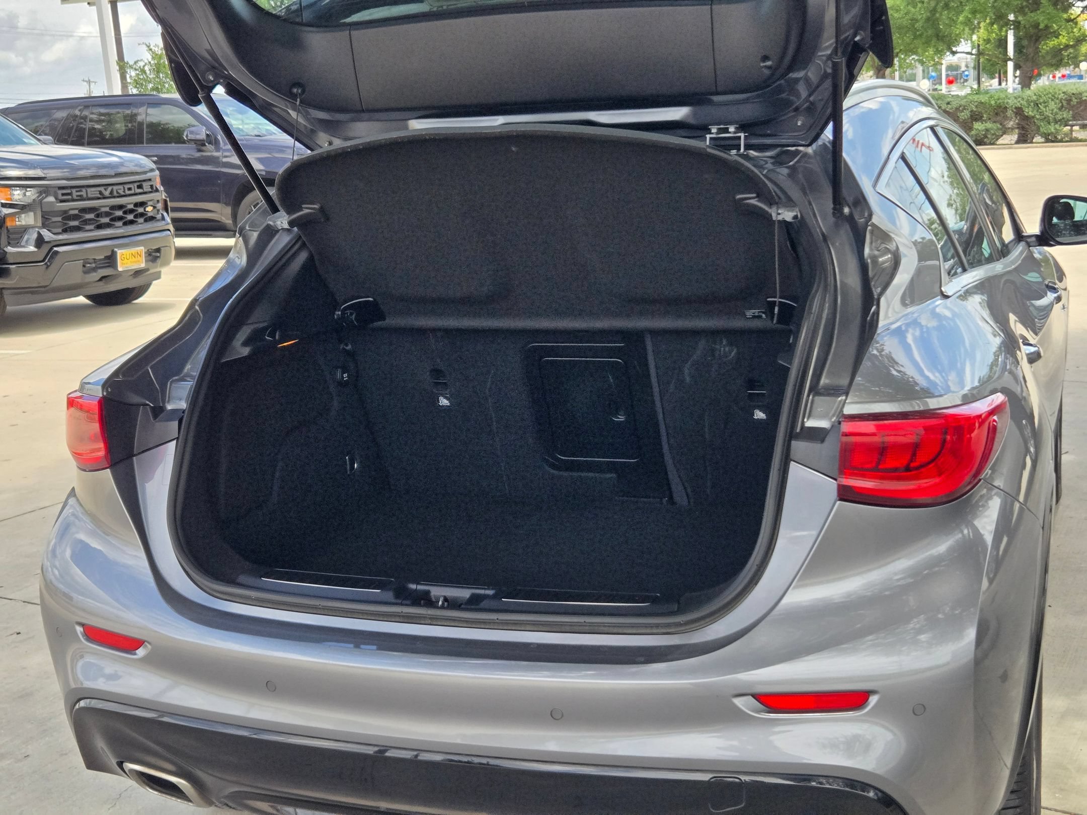 Used 2017 INFINITI QX30 Premium w/ Navigation Package FWD image 26