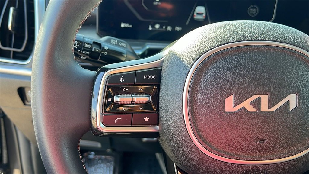 Certified 2025 Kia Sorento SX image 17