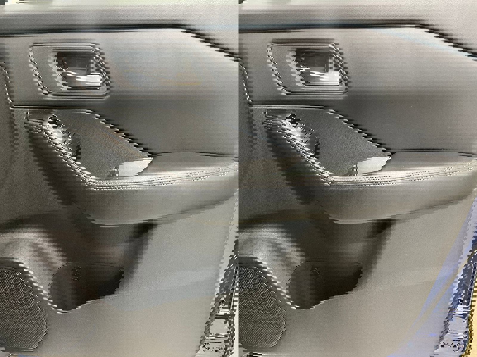 Used 2024 Nissan Rogue SV image 19