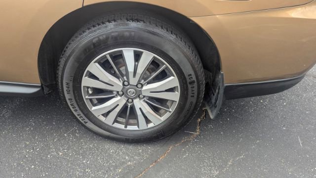 Used 2017 Nissan Pathfinder SL w/ SL Premium Package image 10