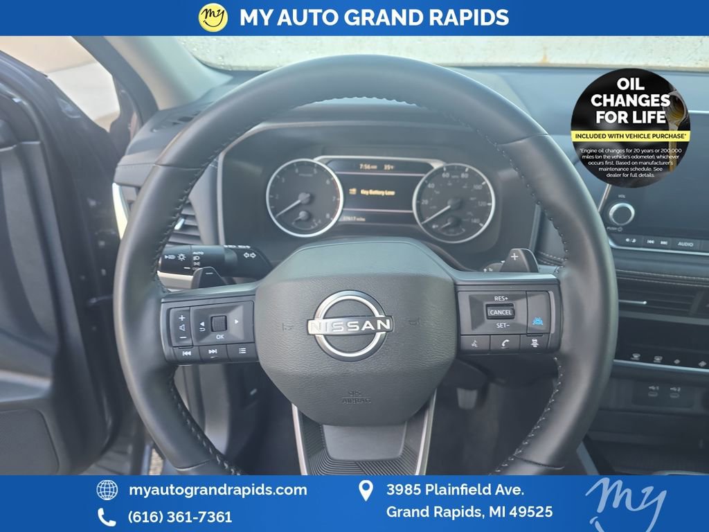 Used 2025 Nissan Rogue SV AWD/4WD image 14