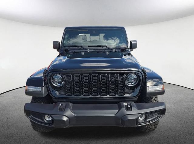 Used 2025 Jeep Gladiator Sport AWD/4WD image 2