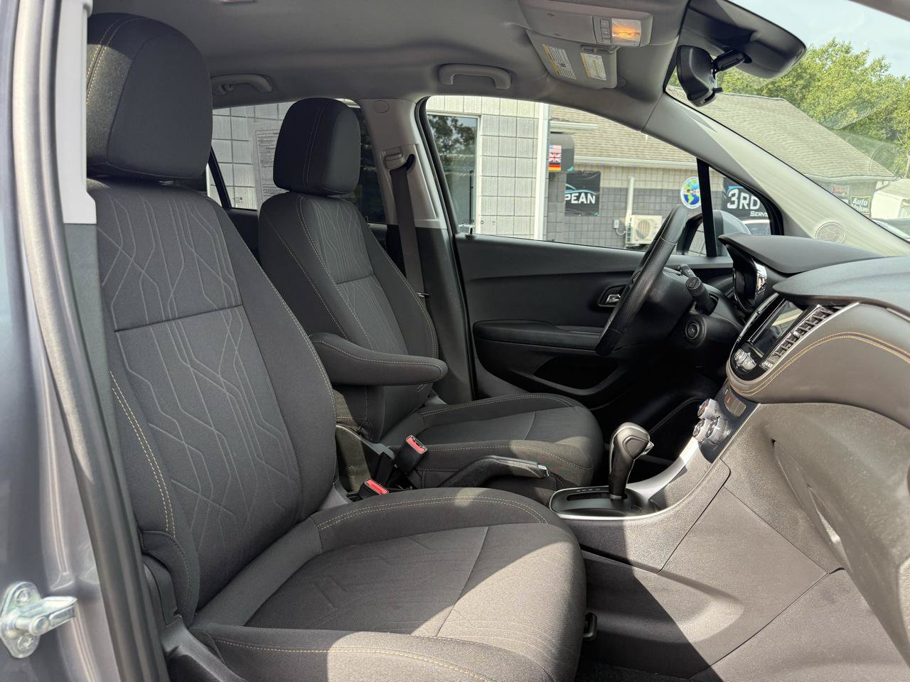 Used 2020 Chevrolet Trax LT FWD image 11