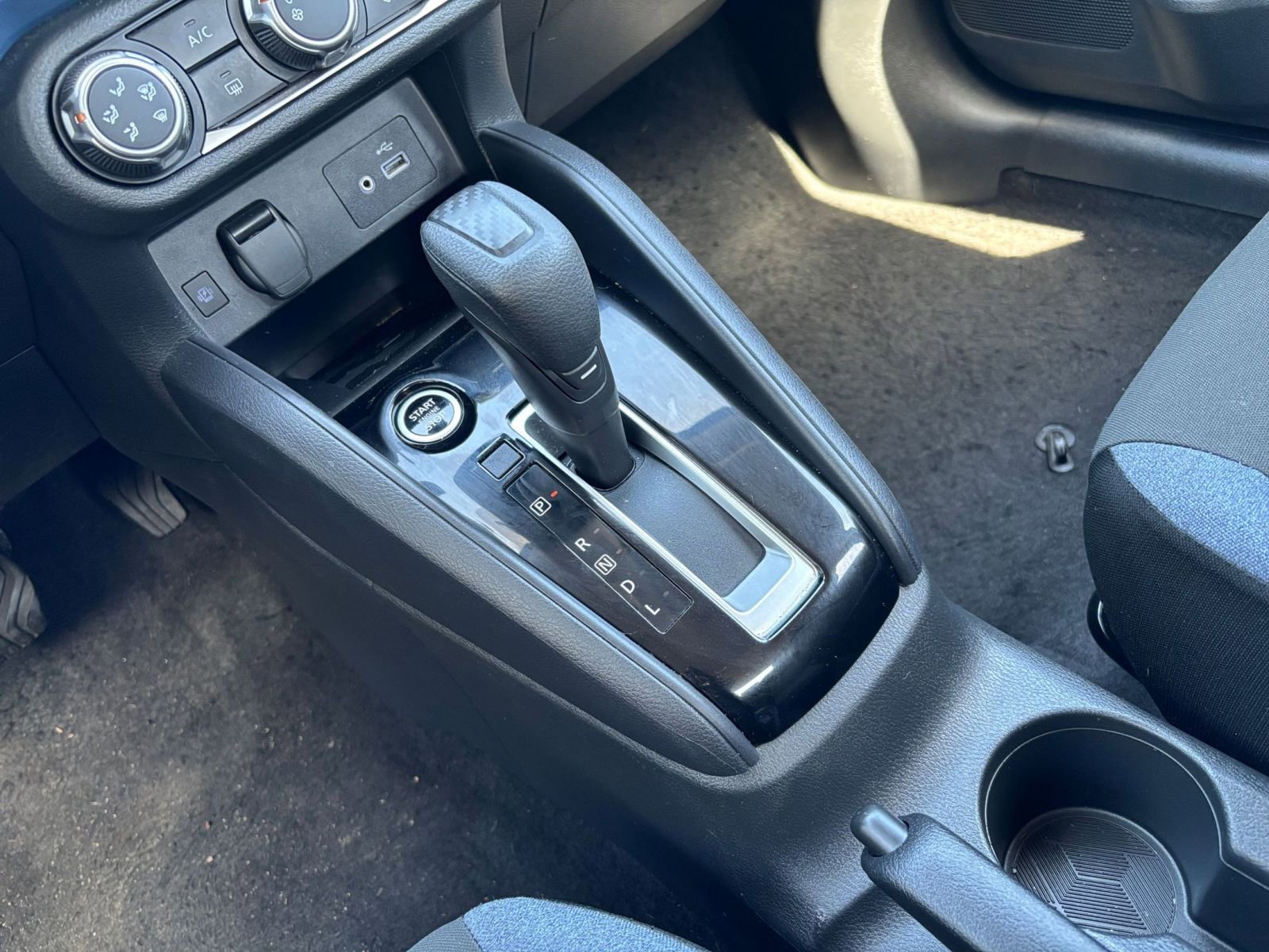 Used 2025 Nissan Versa SV FWD image 38