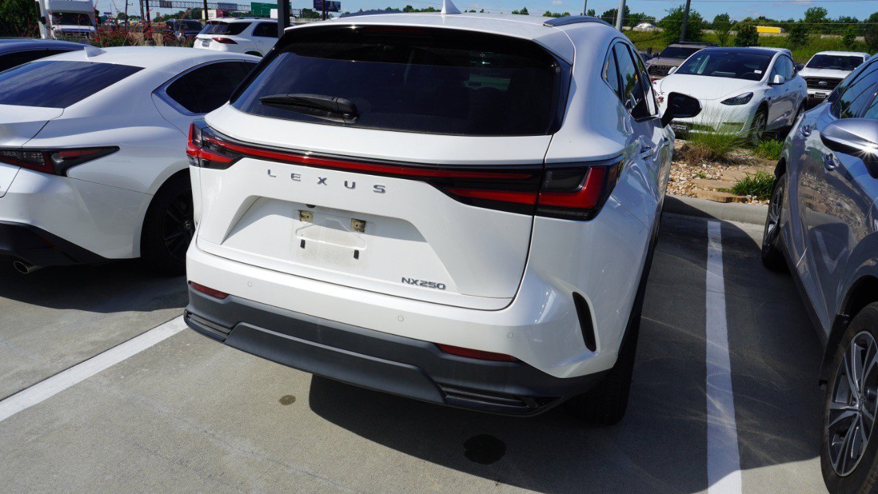 Used 2024 Lexus NX 250 FWD image 5
