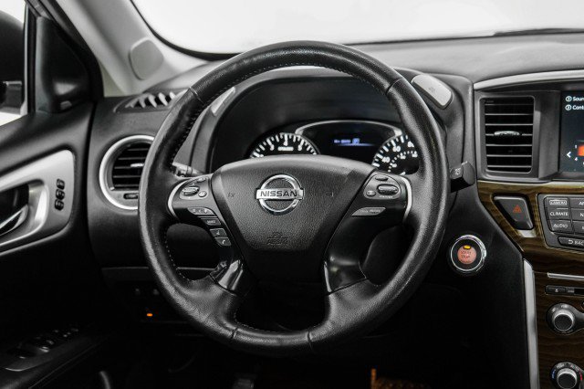 Used 2020 Nissan Pathfinder Platinum AWD/4WD image 13