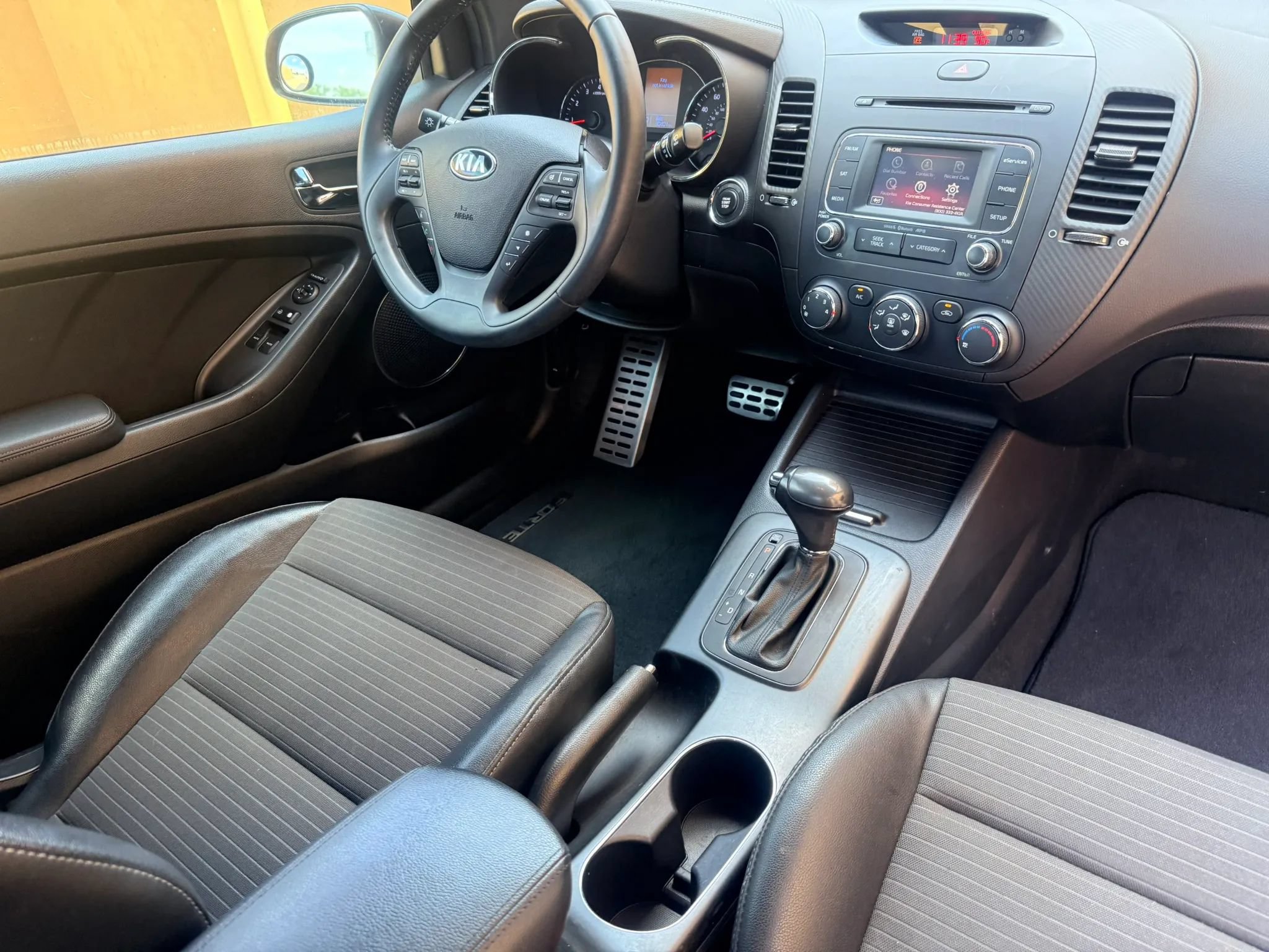 Used 2015 Kia Forte Koup SX FWD image 23