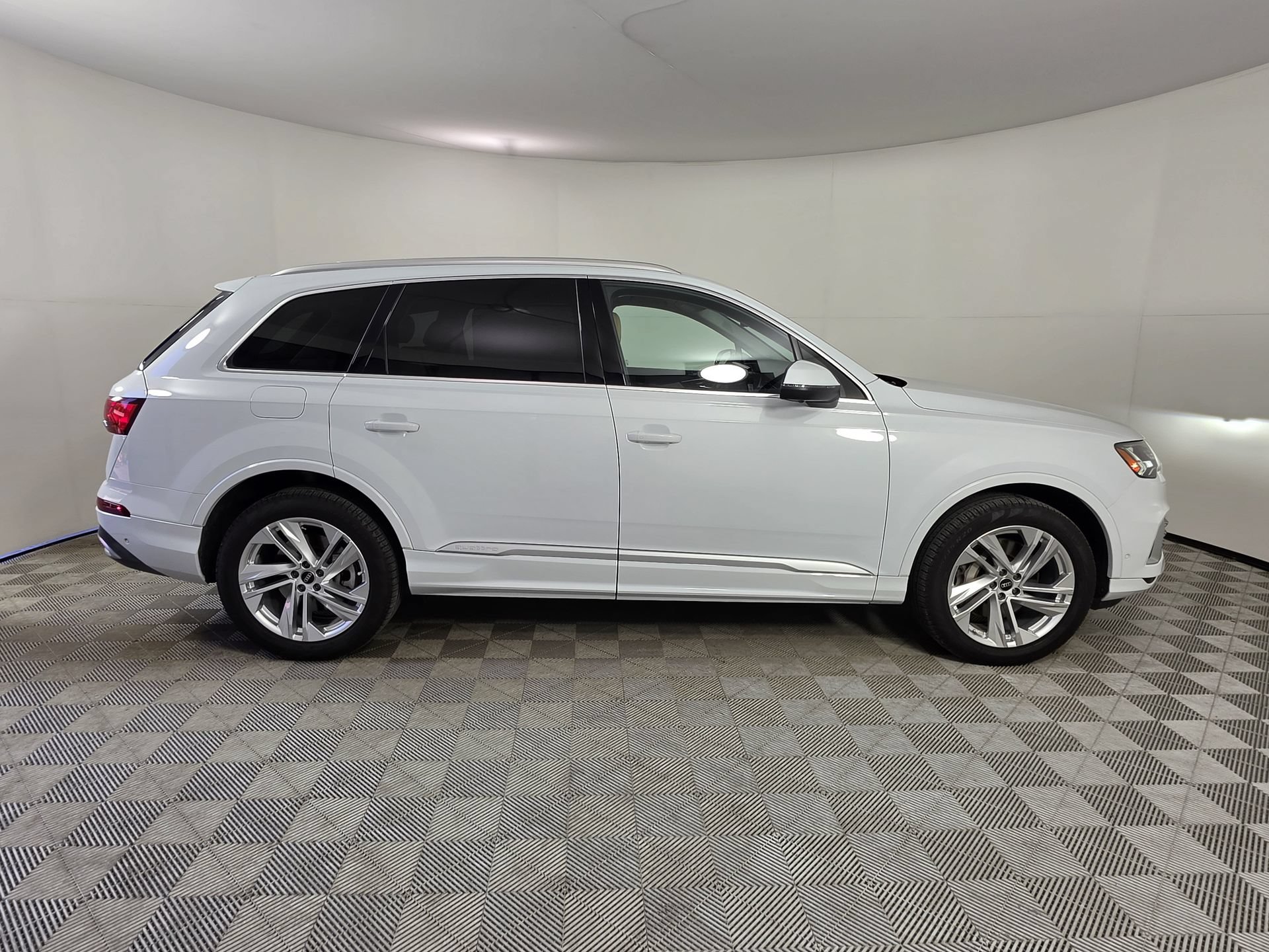 Certified 2024 Audi Q7 2.0T Premium Plus AWD/4WD image 8