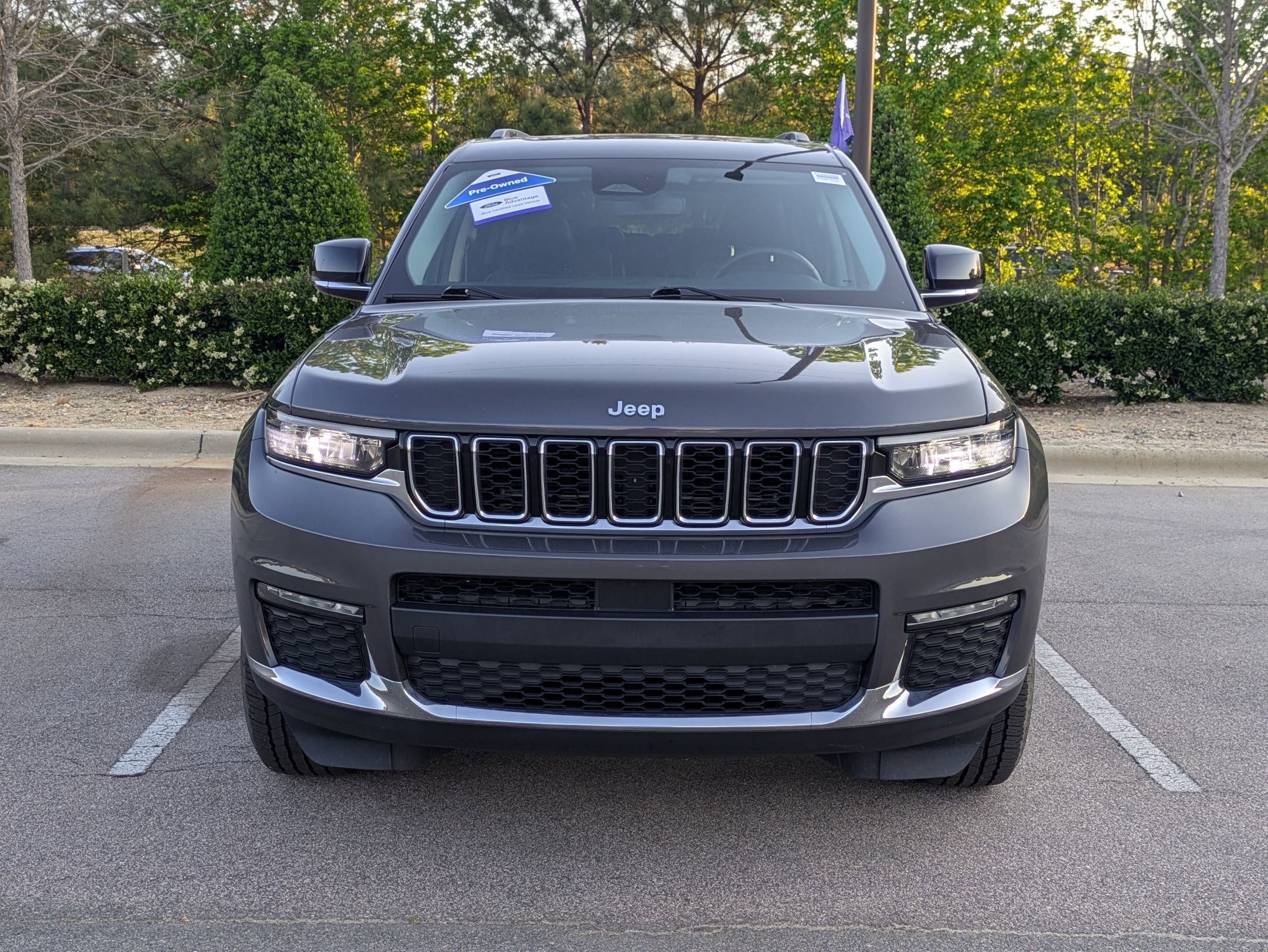 Used 2022 Jeep Grand Cherokee L Limited AWD/4WD image 9