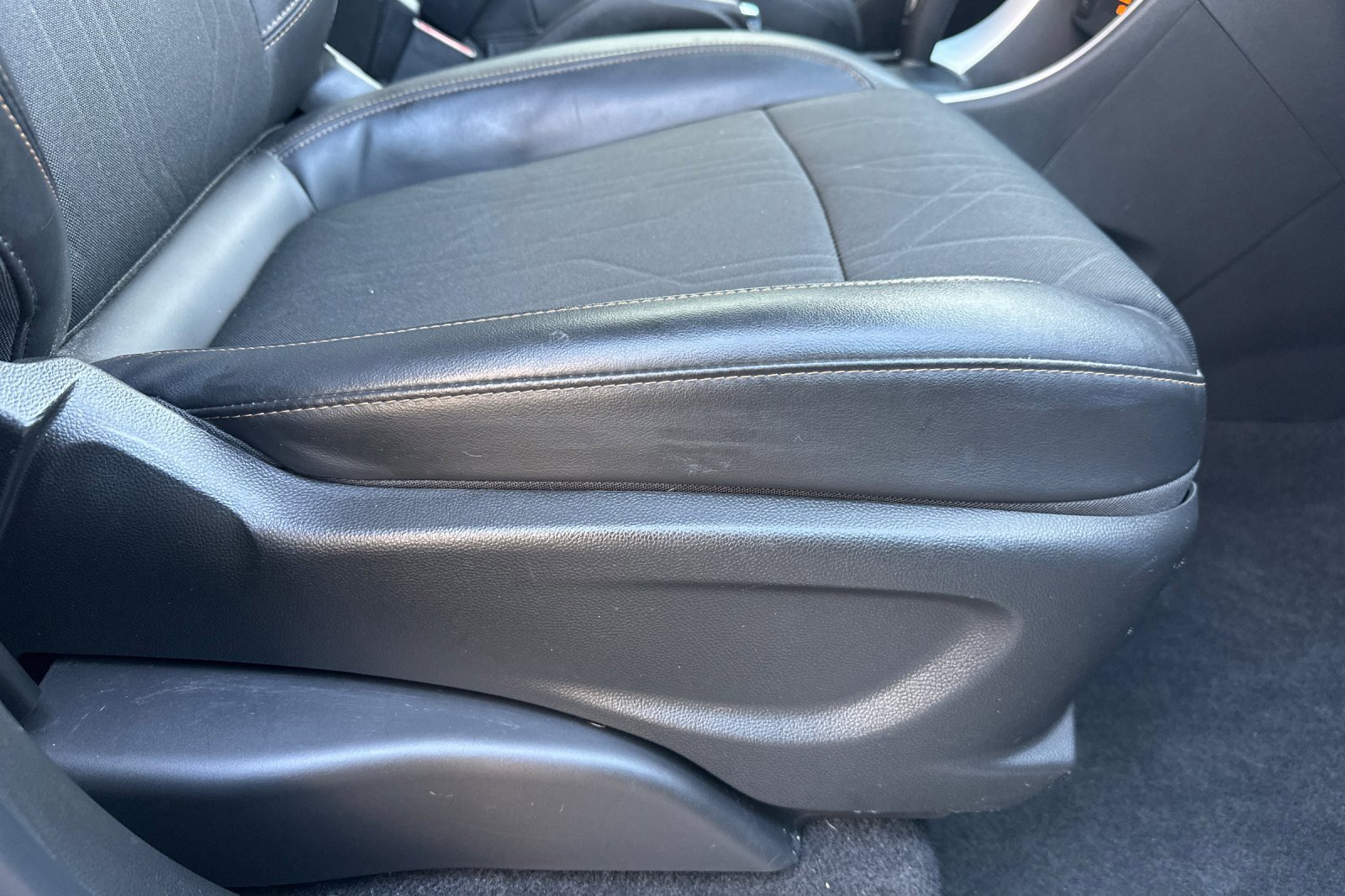 Used 2022 Chevrolet Trax LT w/ LT Convenience Package image 23