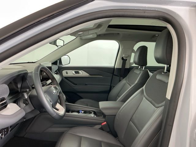 Used 2026 Ford Explorer Active w/ Active Comfort Package image 15