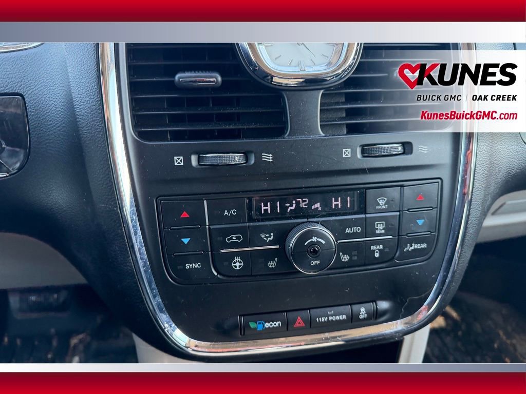 Used 2016 Chrysler Town & Country Touring-L image 13