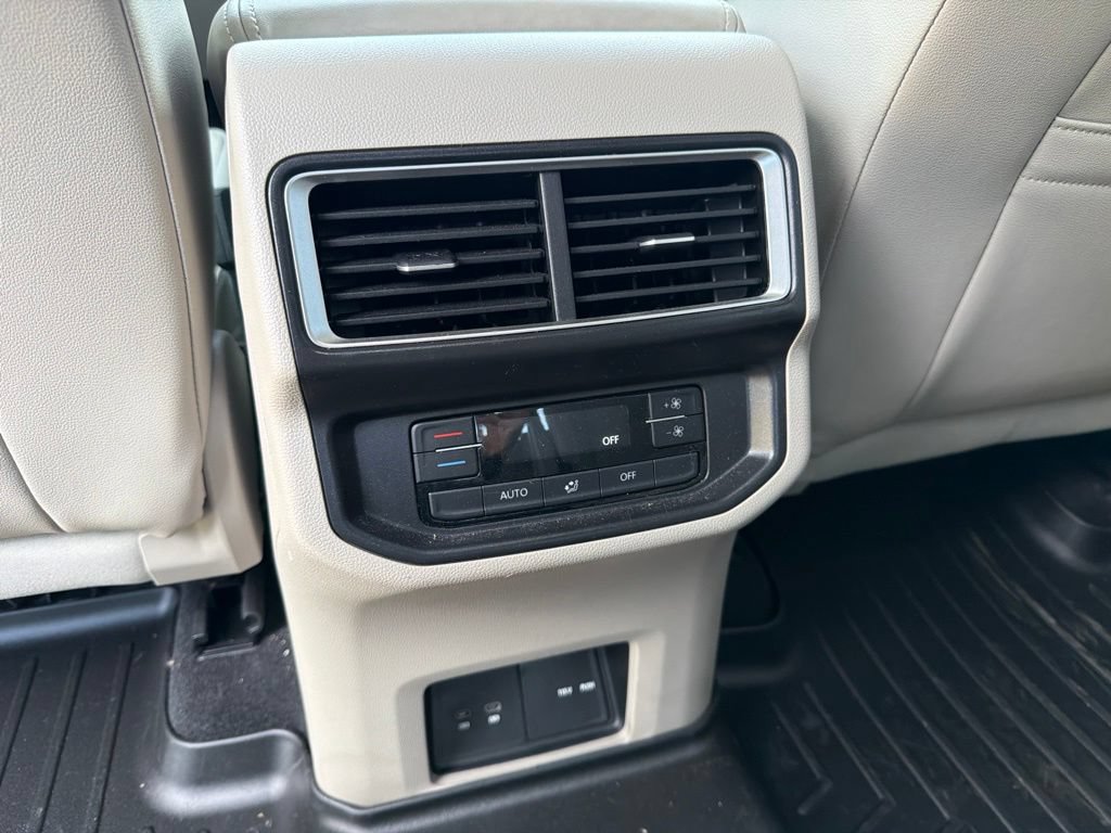 Used 2025 Volkswagen Atlas SE AWD/4WD image 14