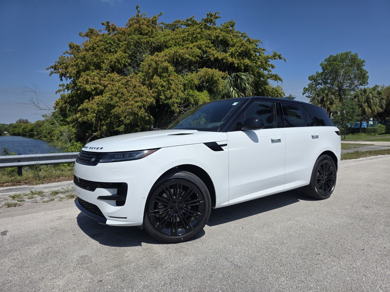 New 2026 Land Rover Range Rover Sport Dynamic SE AWD/4WD video 1