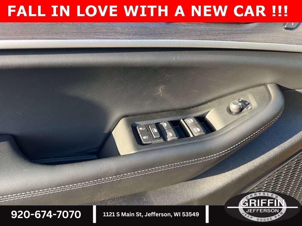 New 2025 Jeep Grand Cherokee Limited w/ Luxury Tech Group II image 18