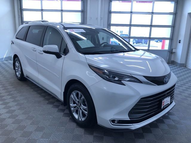 Certified 2024 Toyota Sienna Platinum image 37
