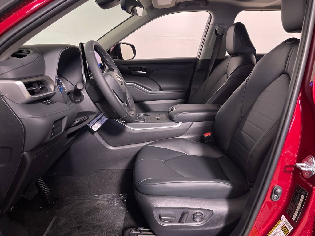 New 2026 Toyota Highlander XLE image 12