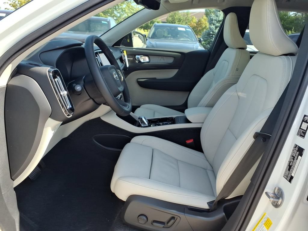 New 2026 Volvo XC40 B5 Plus w/ Climate Package AWD/4WD image 7
