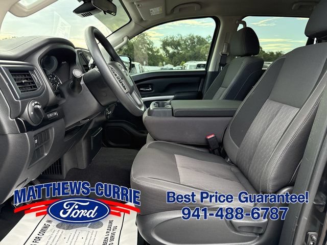 Used 2023 Nissan Titan SV AWD/4WD image 9
