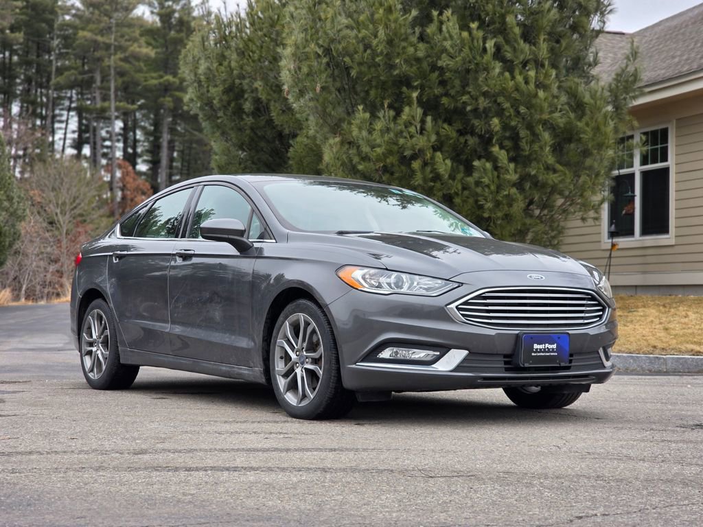 Used 2017 Ford Fusion SE w/ Equipment Group 201A image 1