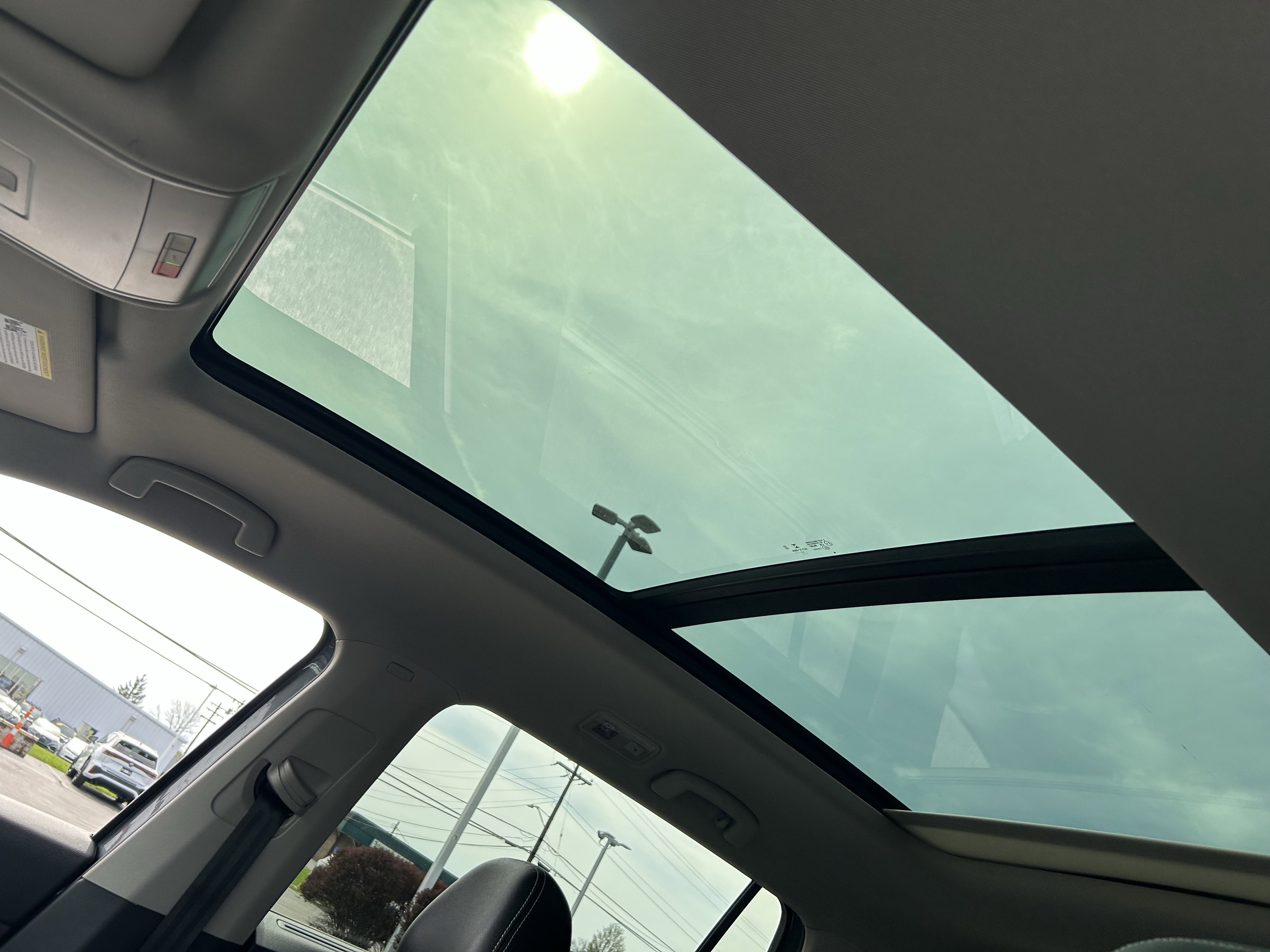 Certified 2023 Volkswagen Atlas SEL R-Line AWD/4WD image 24