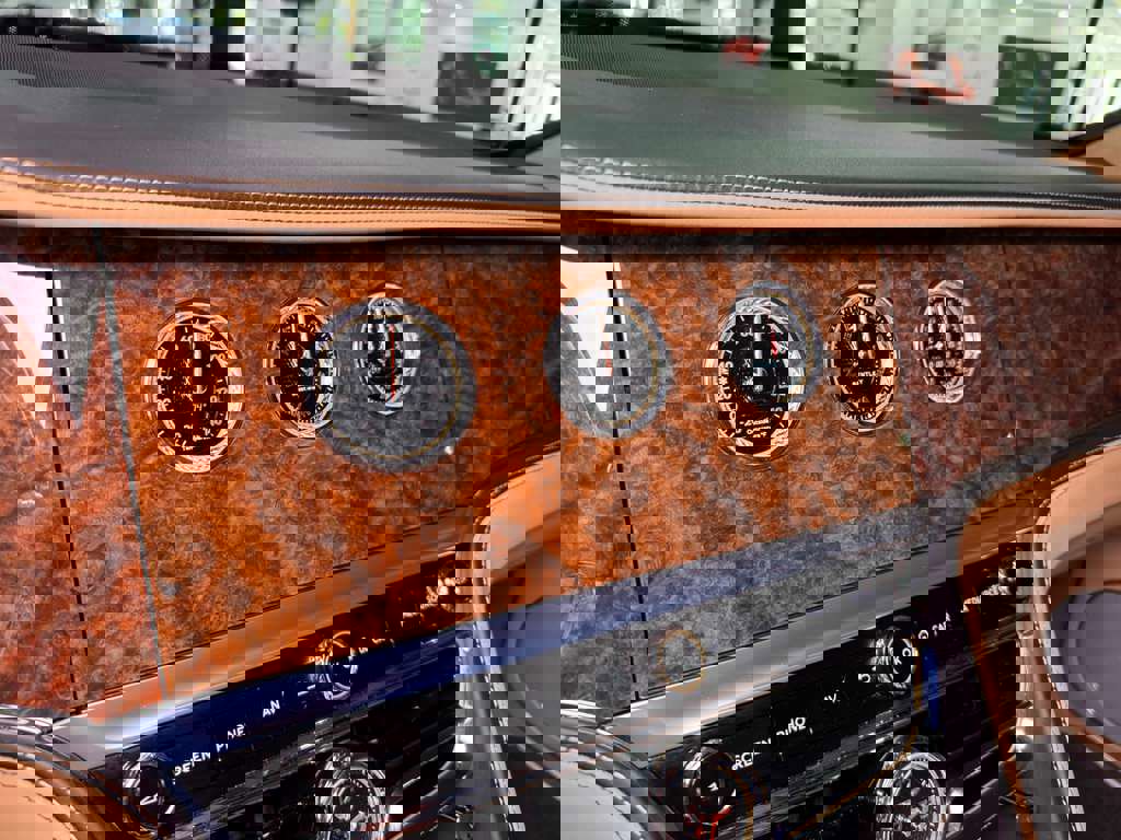 Used 2022 Bentley Flying Spur Plug-In Hybrid image 25