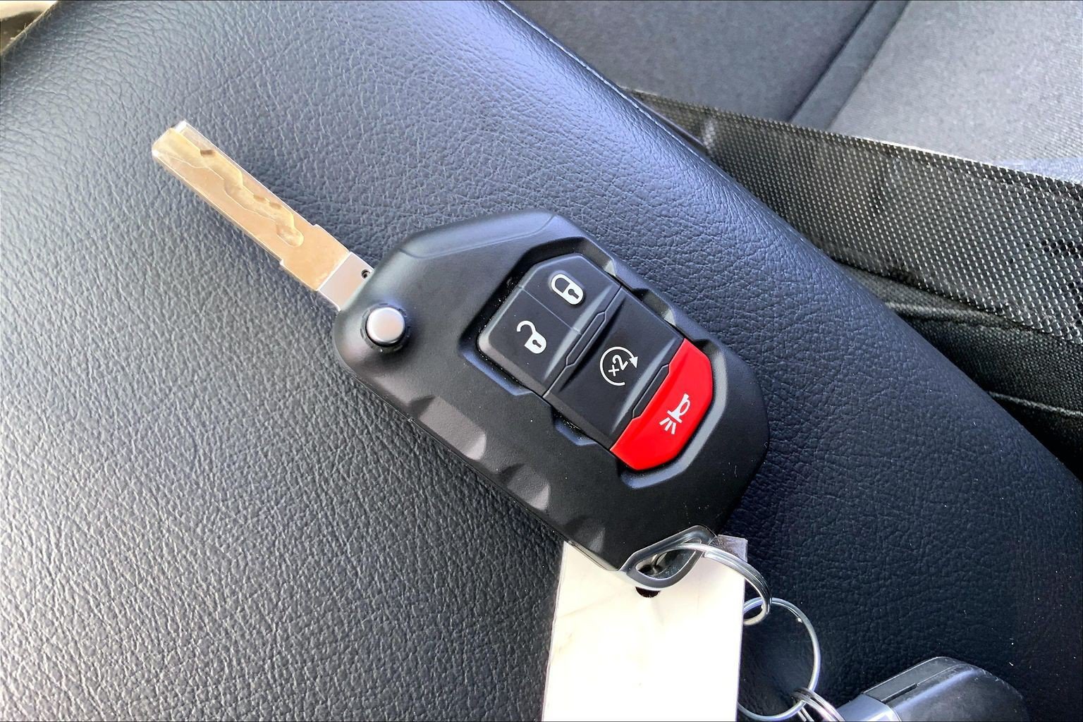 Certified 2025 Jeep Gladiator Sport AWD/4WD image 14